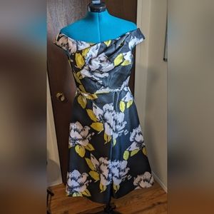 Adrianna Papell, size 8, black floral metallic brocade dress